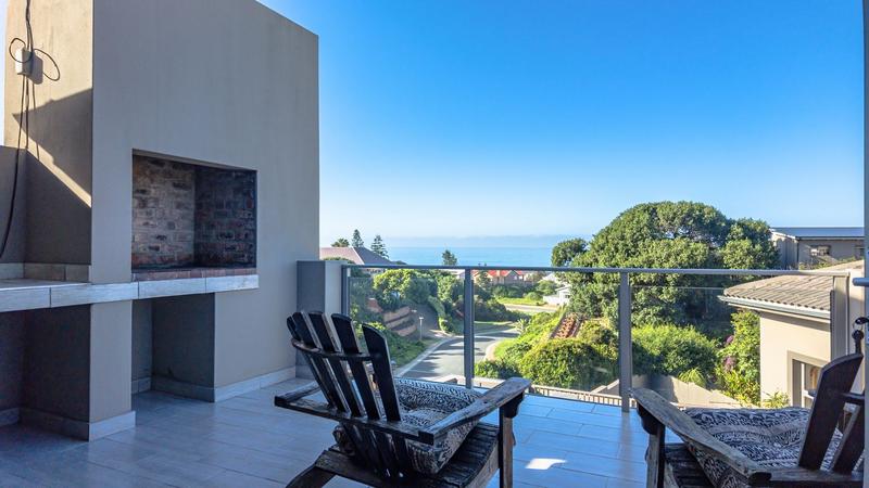 6 Bedroom Property for Sale in Outeniqua Strand Western Cape